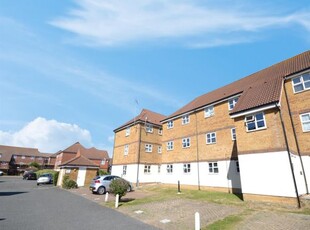 Flat to rent in Falmouth Close, Eastbourne BN23