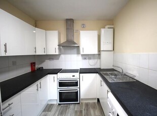Flat to rent in High Street, Bedford MK40