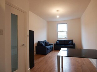 Flat to rent in Hornsey Road, Islington N19