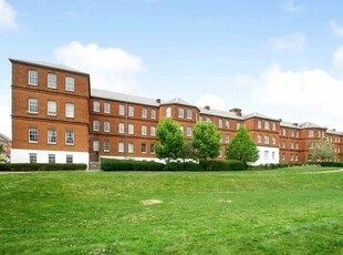 Flat to rent in Kingswood Place, Boundary Walk, Knowle PO17