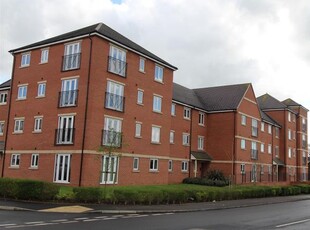Flat to rent in Marshall Crescent, Wordsley, Stourbridge DY8
