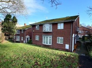 Flat to rent in Minster Court, Mansfield Road, Nottingham NG5