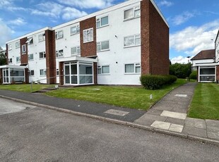 Flat to rent in Northfield Road, Birmingham B30
