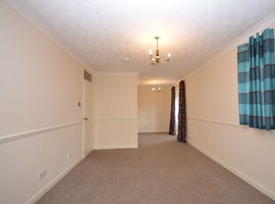Flat to rent in Nunnery Avenue, Rothwell, Kettering NN14