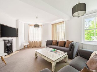 Flat to rent in Paradise Road, Richmond TW9