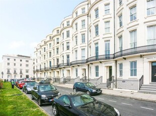 Flat to rent in Percival Terrace, Brighton, East Sussex BN2