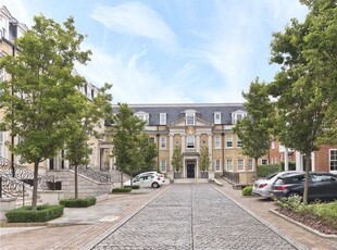 Flat to rent in Princess Square, Esher, Surrey KT10