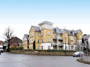 Flat to rent in Queensgate, Maidstone ME16