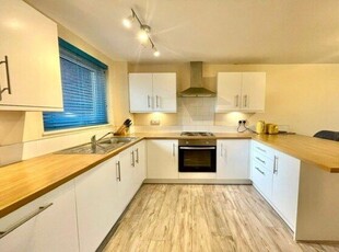 Flat to rent in Tamar Square, Woodford Green IG8