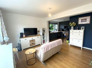 Flat to rent in Violet Lane, Croydon CR0