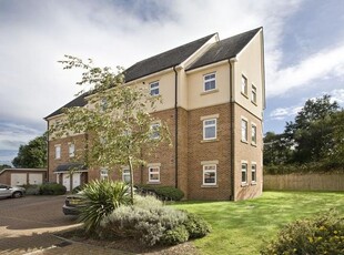 Flat to rent in Whitehill Place, Virginia Water GU25