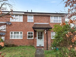 Maisonette to rent in Armstrong Way, Woodley, Berkshire RG5