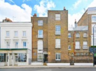Maisonette to rent in Kensington Church Street, London W8