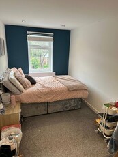 Room to rent in Cassiobridge Road, Watford WD18