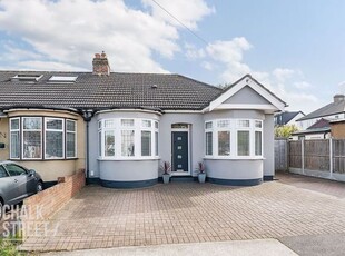 Semi-detached bungalow for sale in Vaughan Avenue, Hornchurch RM12