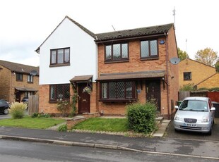 Semi-detached house to rent in Hunters Oak, Hemel Hempstead, Hertfordshire HP2