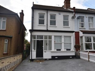 Semi-detached house to rent in Victoria Road, Barnet EN4