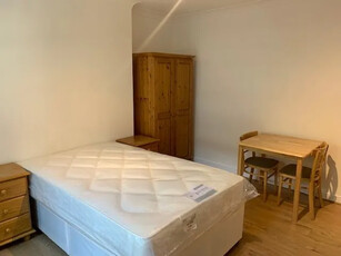 Studio flat for rent in Belsize Road, South Hampstead, NW6