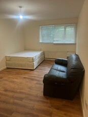 Studio flat for rent in Flat E, Guildford House, - Guildford Street, Luton, LU1