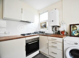 Studio flat for rent in Holloway Road, London, N19