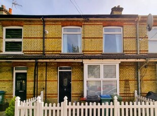 Terraced house to rent in Aynho Street, Watford WD18