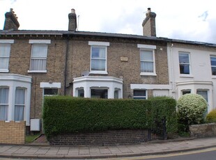 Terraced house to rent in Emery Street, Cambridge CB1
