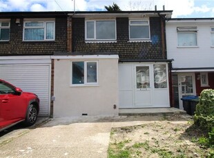 Terraced house to rent in Midhurst Avenue, Croydon CR0