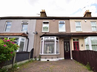 Terraced house to rent in Salisbury Road, Romford RM2