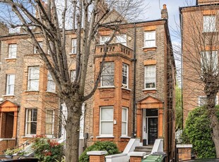 3 bedroom Flat for sale in Goldhurst Terrace, West Hampstead NW6