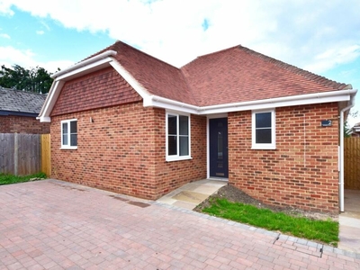 2 bedroom bungalow for sale in Compton Place, Basingstoke, Hampshire, RG22