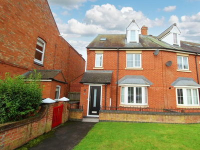 3 bedroom end of terrace house for sale in Cosby Road, Littlethorpe, Leicester, LE19