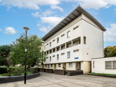 3 bedroom property for sale in The Quarterdeck, London, E14
