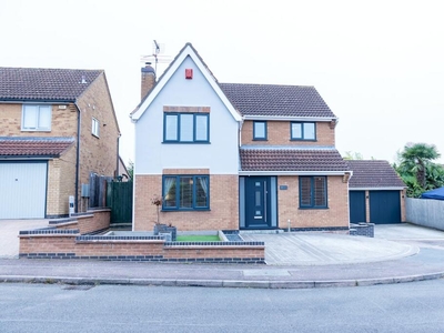 4 bedroom detached house for sale in Bodicoat Close, Leicester, LE8