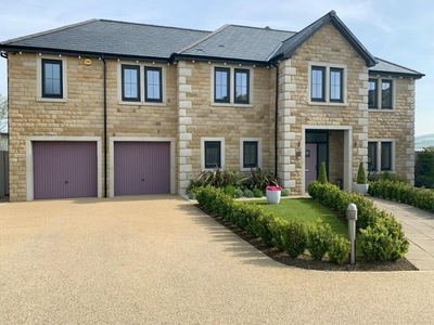 5 bedroom detached house for sale in Norwood Fold, Ilkley, LS29
