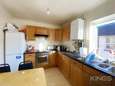 3 bedroom flat for rent in Portswood Road, SO17