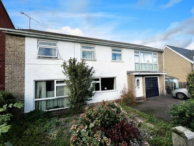 5 bedroom detached house for sale in Queens Road, Bury St Edmunds, IP33