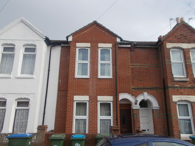 5 bedroom terraced house for rent in Livingstone Road, Southampton, SO14