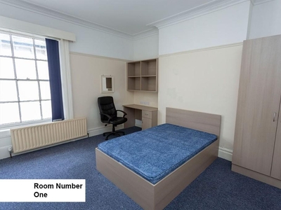 6 bedroom detached house for rent in Second Floor Flat, 28 Kenilworth Road, Leamington Spa, Warwickshire, CV32