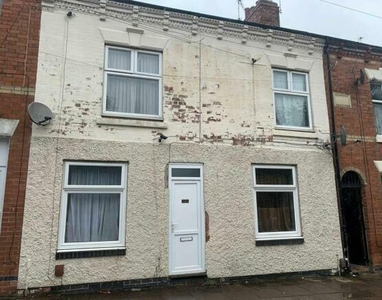 6 bedroom terraced house for sale in Cedar Road, Leicester, LE2