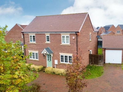 4 bedroom detached house for sale in Lapwing Drive, Birstall, Leicester, LE4