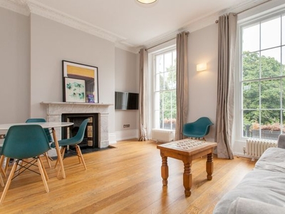 Flat to rent in Thornhill Square, Barnsbury N1