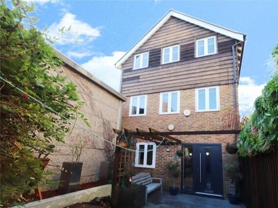 3 Bedroom Detached House For Sale In Greenhithe Village, Kent