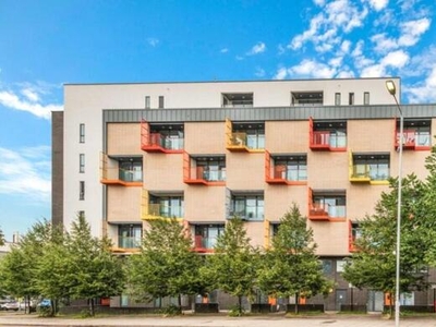 2 Bedroom Apartment For Sale In Croydon, Waddon