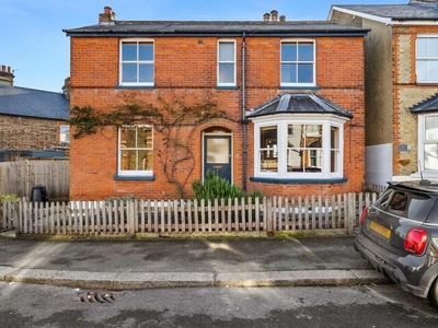 2 Bedroom Detached House For Sale In Redhill