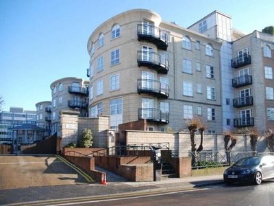 2 Bedroom Flat For Rent In Wimbledon, London