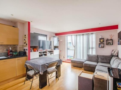 2 Bedroom Flat For Sale In Limehouse, London