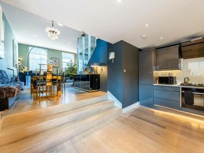 2 Bedroom Mews Property For Rent In Portobello, London