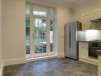 3 Bedroom Apartment For Rent In Dulwich, London