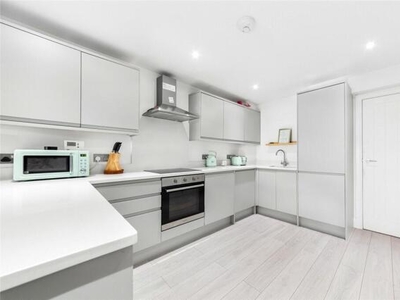 3 Bedroom Apartment For Sale In Coulsdon