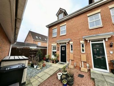 3 Bedroom End Of Terrace House For Sale In Kingswood